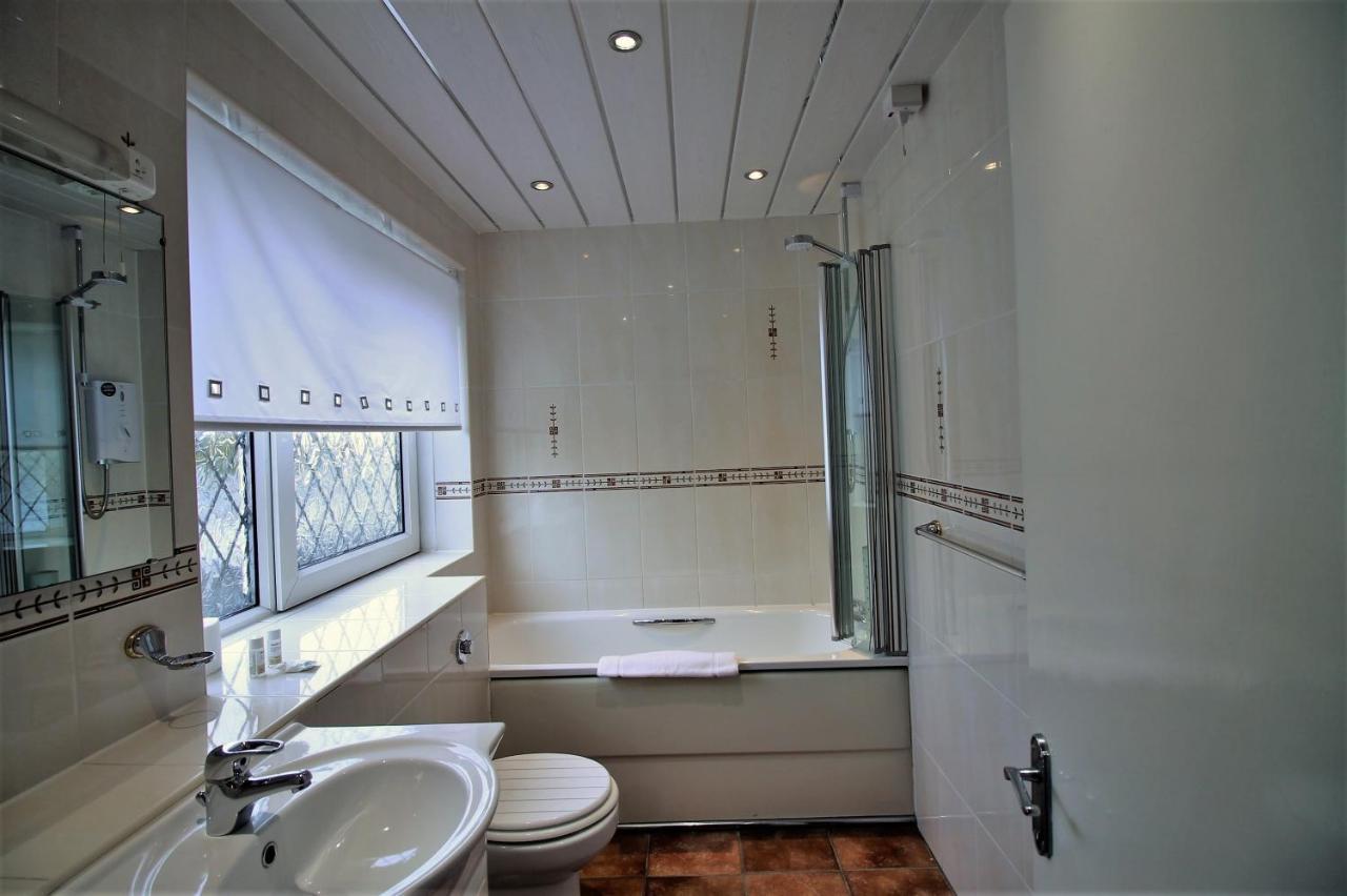 Fairway Hotel Bathgate Exteriör bild